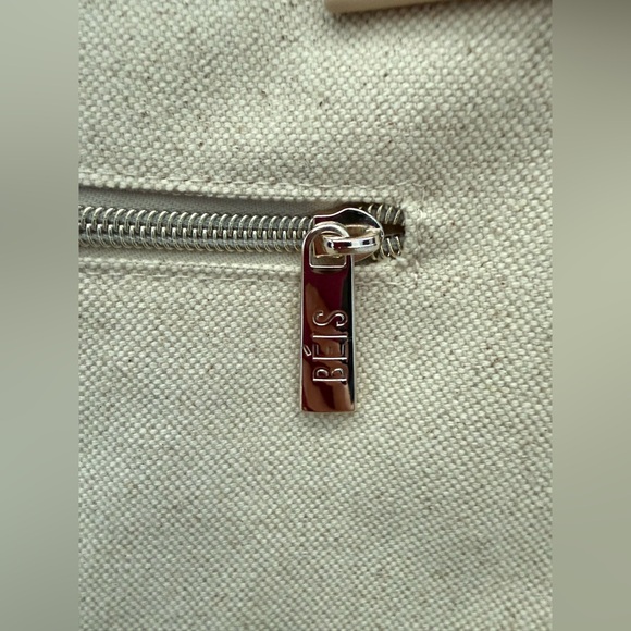 Beis ‘The Weekender’ tote in Beige - Picture 7 of 10